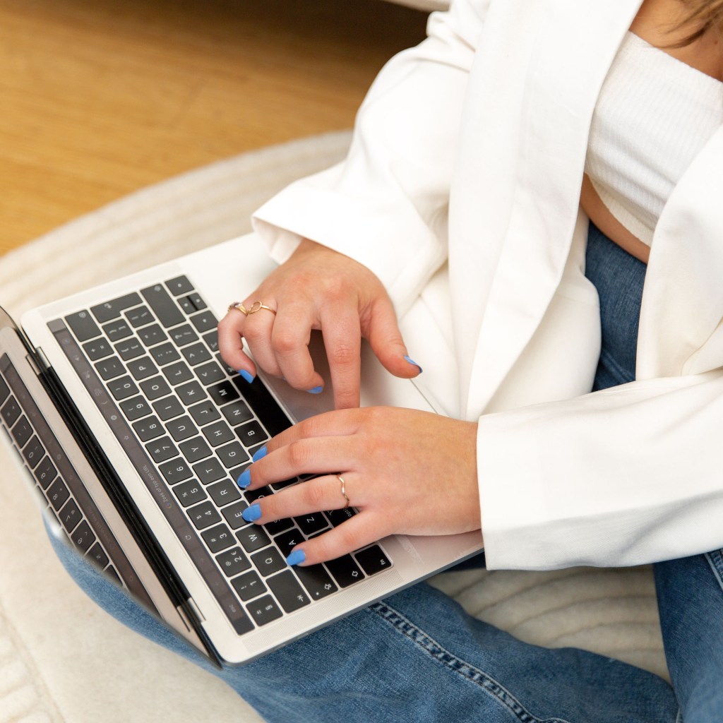 Amira de Jong Another frequency spiritual mindset coach